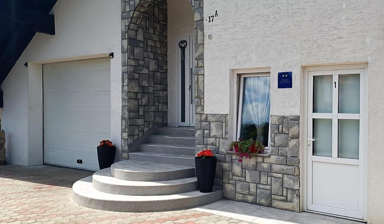 Studio Apartman Brletic Tounj المظهر الخارجي الصورة